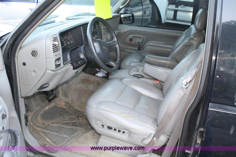 image for item A2075 1999 GMC Yukon 1500 SLT SUV
