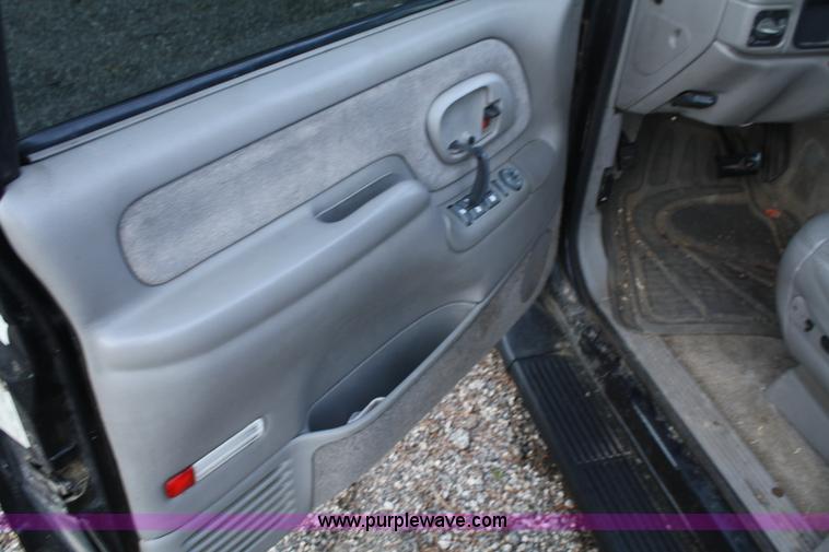image for item A2075 1999 GMC Yukon 1500 SLT SUV
