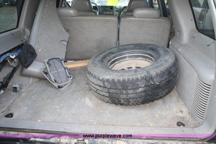 image for item A2075 1999 GMC Yukon 1500 SLT SUV