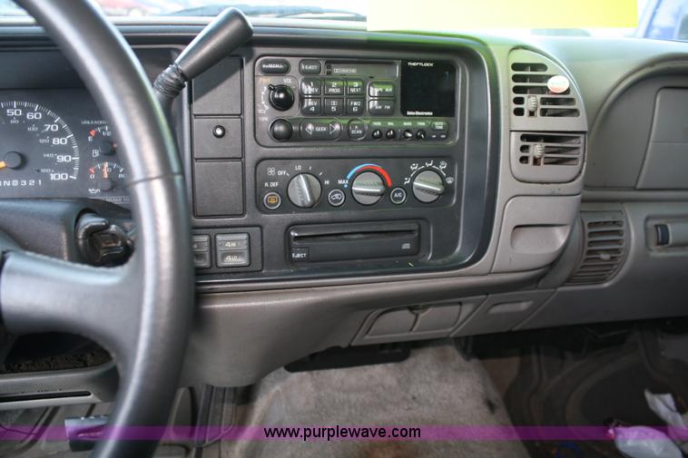 image for item A2075 1999 GMC Yukon 1500 SLT SUV