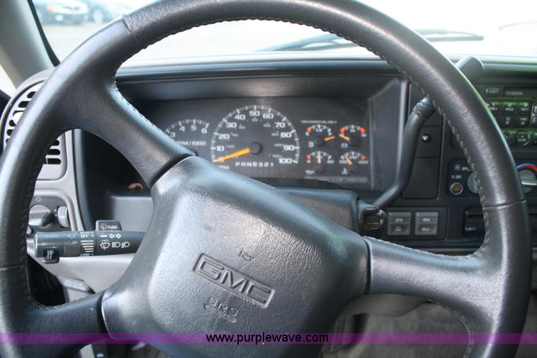 image for item A2075 1999 GMC Yukon 1500 SLT SUV