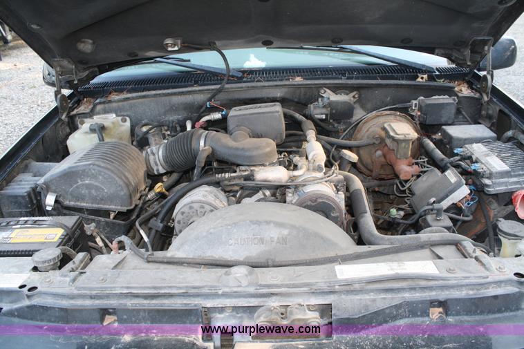 image for item A2075 1999 GMC Yukon 1500 SLT SUV