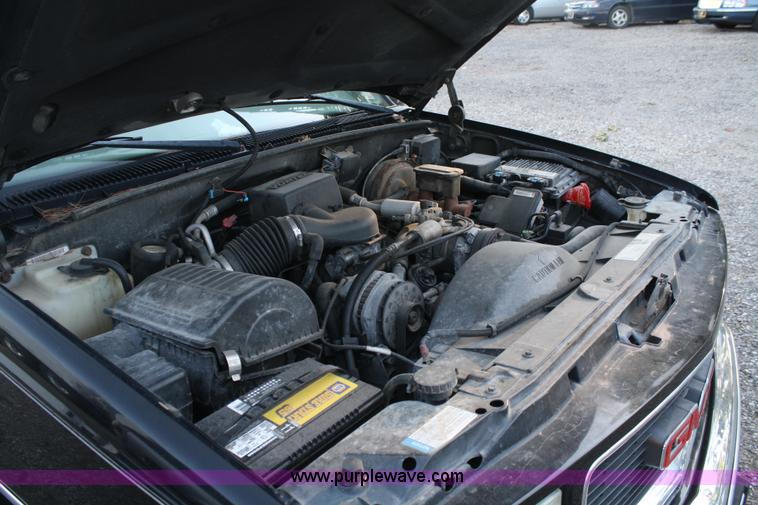 image for item A2075 1999 GMC Yukon 1500 SLT SUV