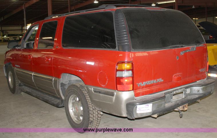 image for item A2077 2000 GMC Yukon XL 1500 SLE SUV