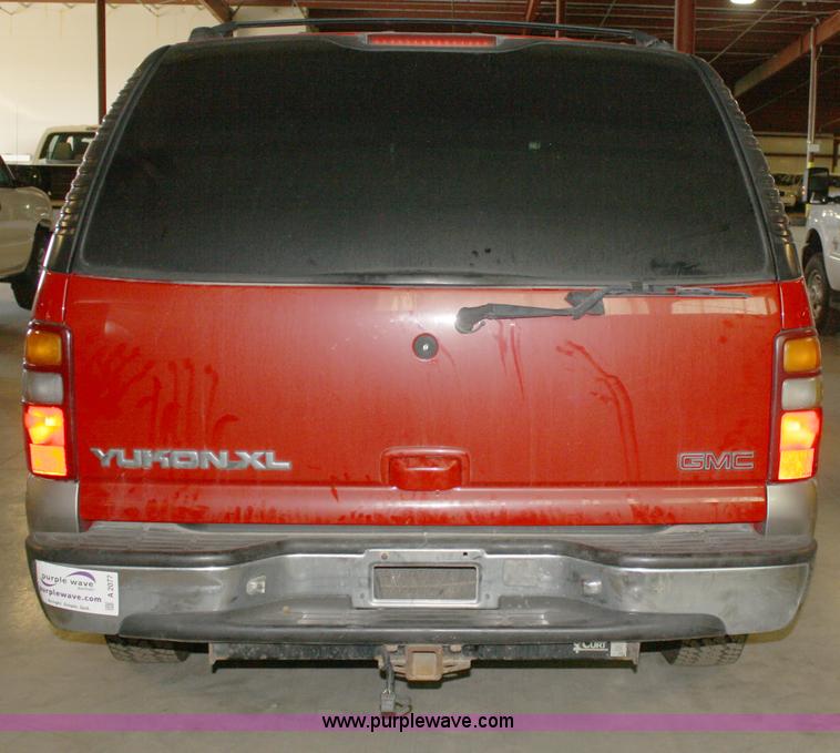 image for item A2077 2000 GMC Yukon XL 1500 SLE SUV