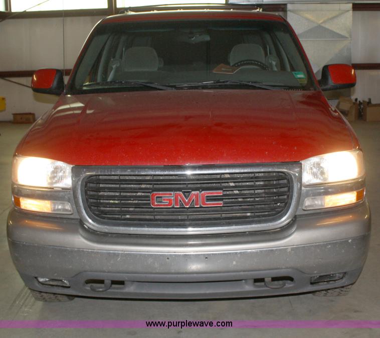 image for item A2077 2000 GMC Yukon XL 1500 SLE SUV