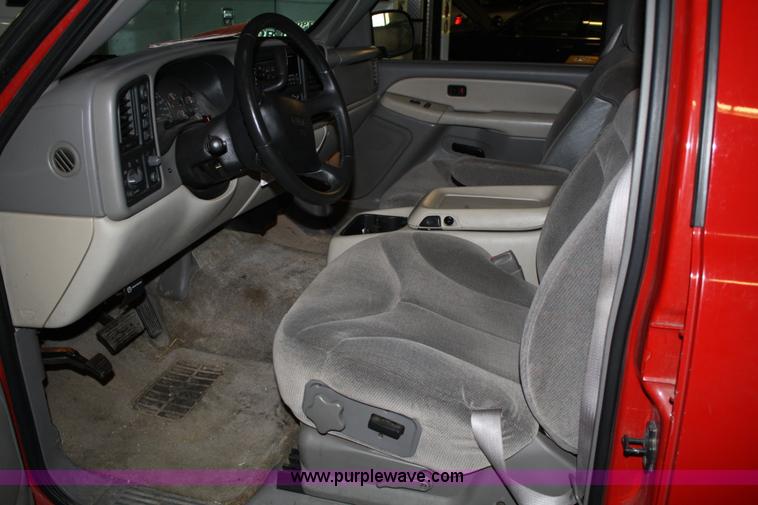 image for item A2077 2000 GMC Yukon XL 1500 SLE SUV