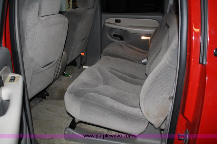 image for item A2077 2000 GMC Yukon XL 1500 SLE SUV