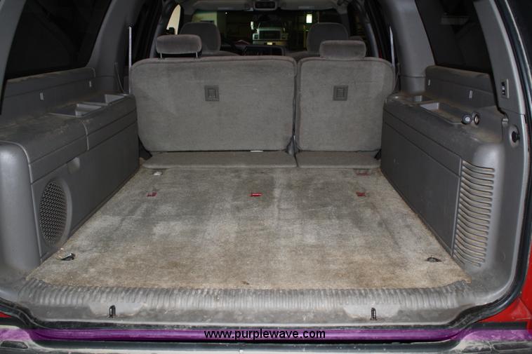 image for item A2077 2000 GMC Yukon XL 1500 SLE SUV