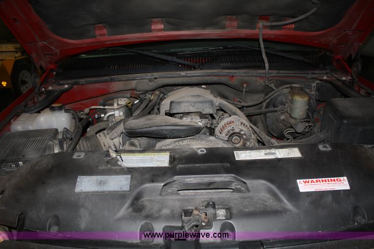 image for item A2077 2000 GMC Yukon XL 1500 SLE SUV