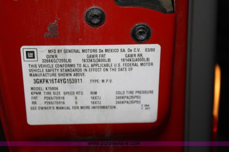 image for item A2077 2000 GMC Yukon XL 1500 SLE SUV