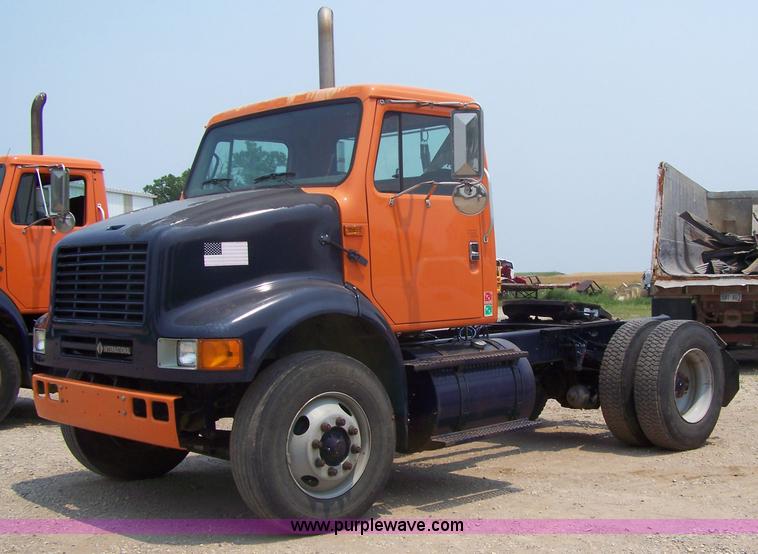 image for item 7348 2002 International 8100 semi truck
