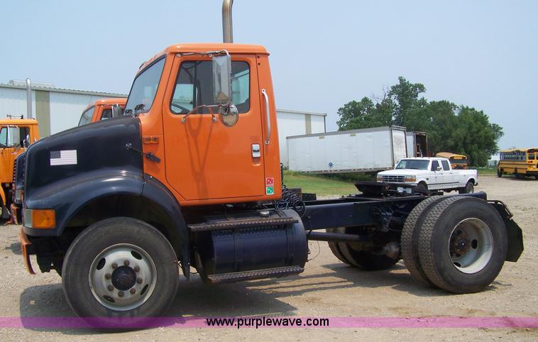 image for item 7348 2002 International 8100 semi truck
