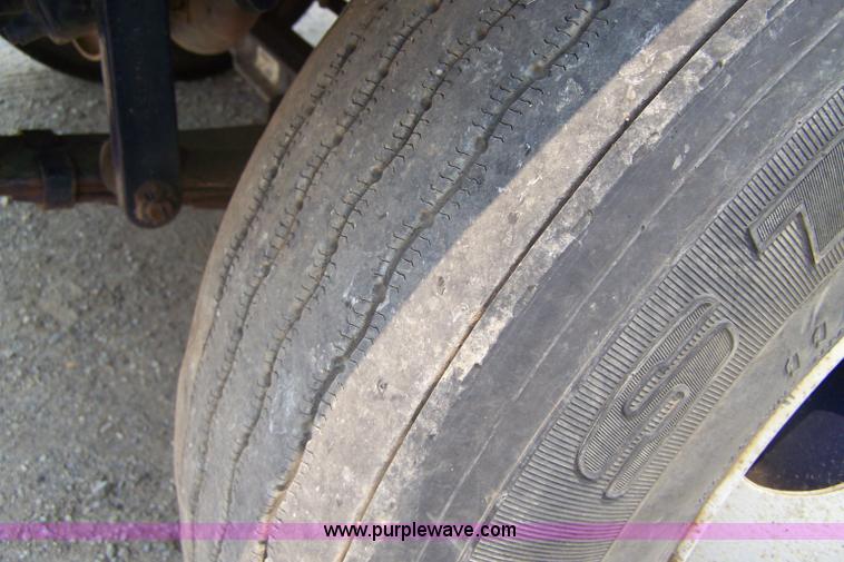 image for item 7348 2002 International 8100 semi truck