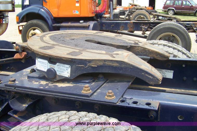 image for item 7348 2002 International 8100 semi truck