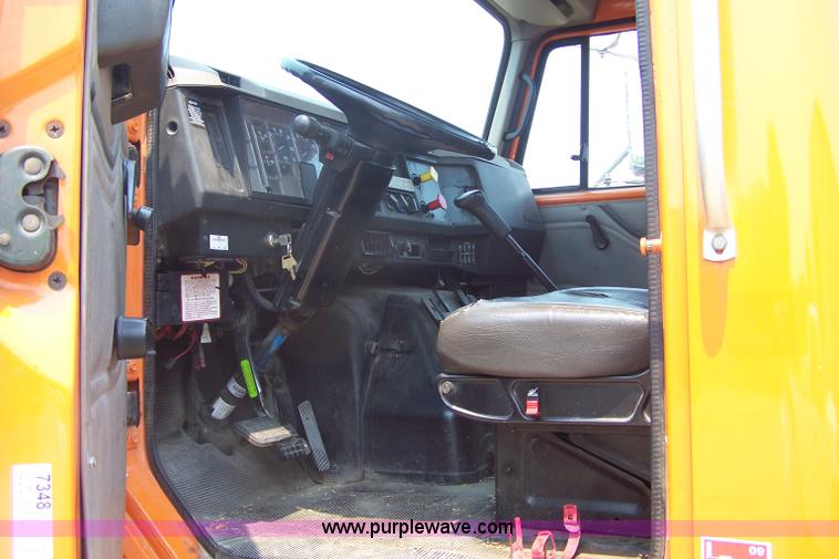 image for item 7348 2002 International 8100 semi truck