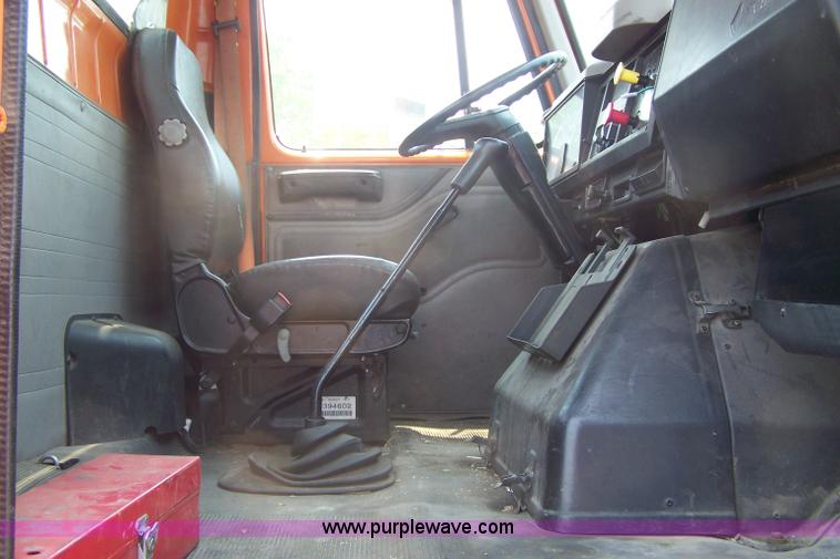 image for item 7348 2002 International 8100 semi truck