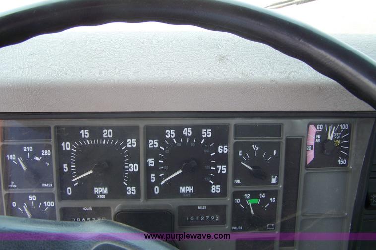 image for item 7348 2002 International 8100 semi truck