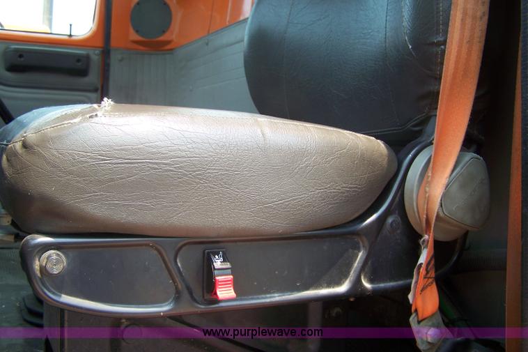 image for item 7348 2002 International 8100 semi truck