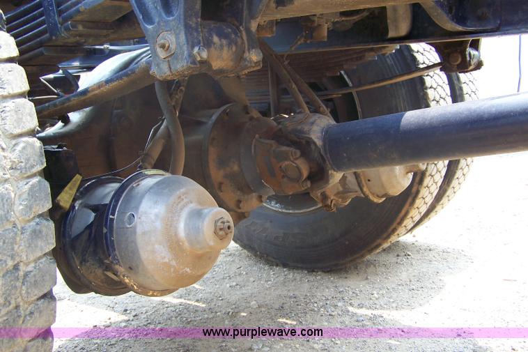 image for item 7348 2002 International 8100 semi truck