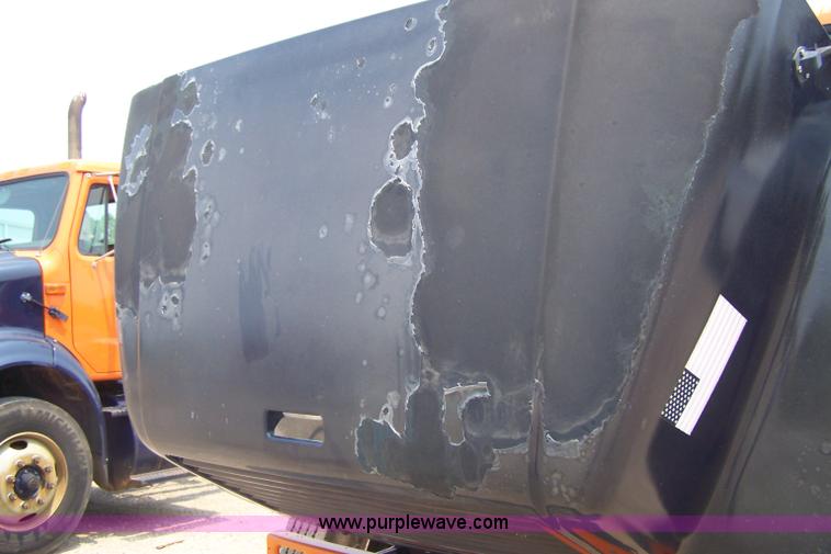 image for item 7348 2002 International 8100 semi truck