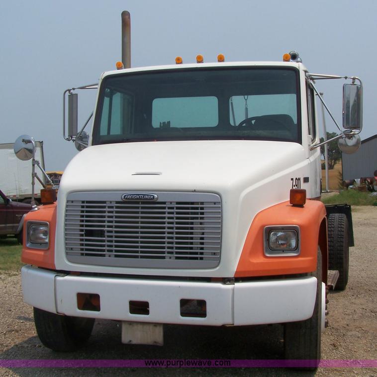 image for item 7350 1996 Freightliner FL70 semi truck