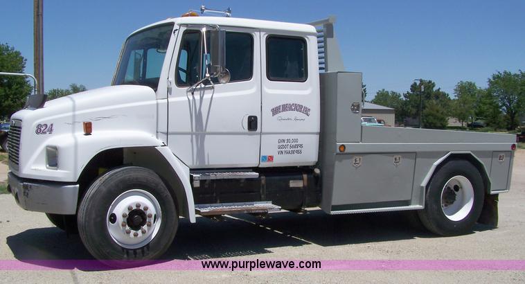 image for item 7398 2000 Freightliner FL70 flatbed semi truck