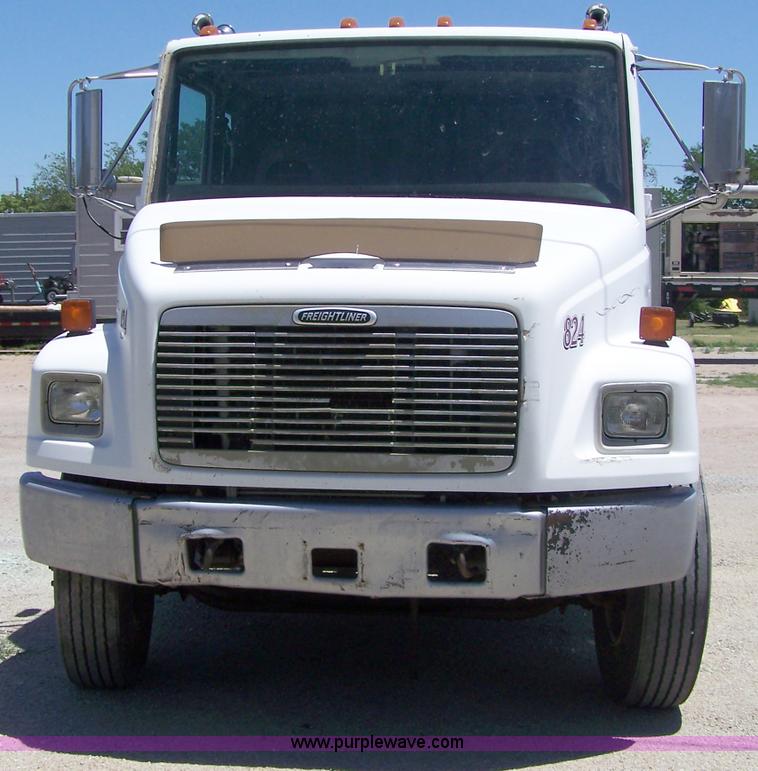 image for item 7398 2000 Freightliner FL70 flatbed semi truck