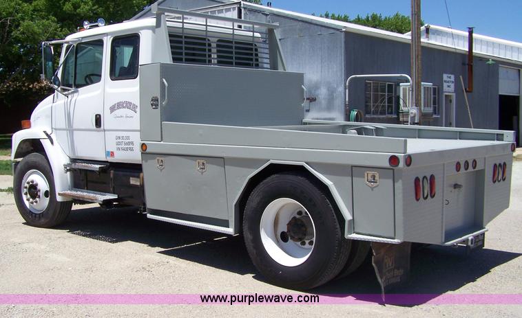 image for item 7398 2000 Freightliner FL70 flatbed semi truck
