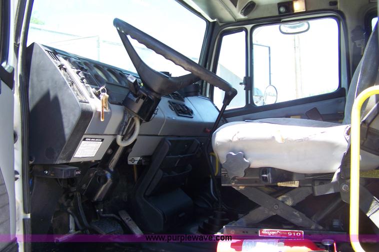 image for item 7398 2000 Freightliner FL70 flatbed semi truck