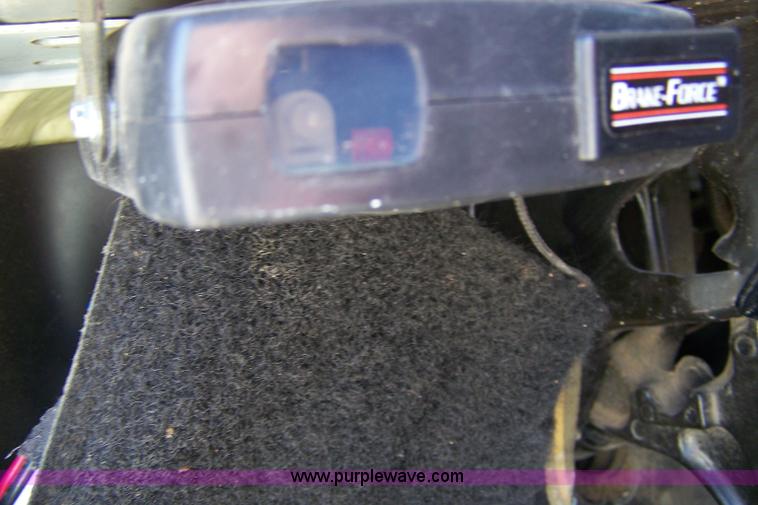 image for item 7398 2000 Freightliner FL70 flatbed semi truck