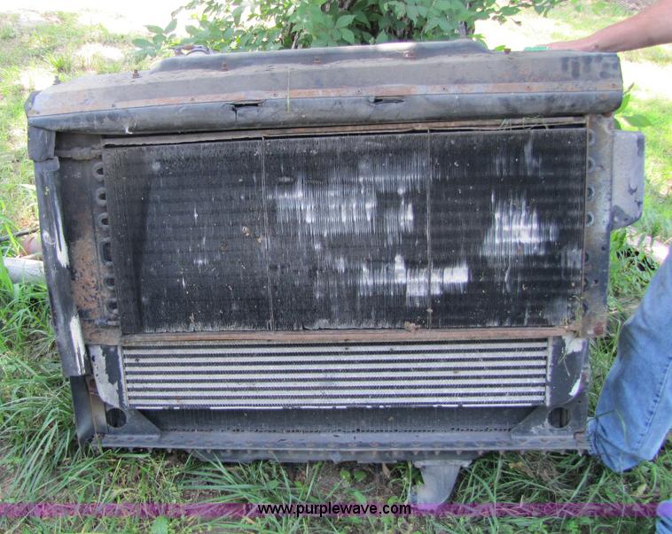 image for item 8276 Volvo radiator