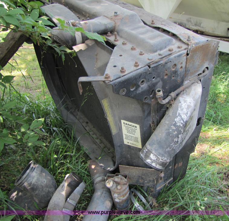 image for item 8276 Volvo radiator