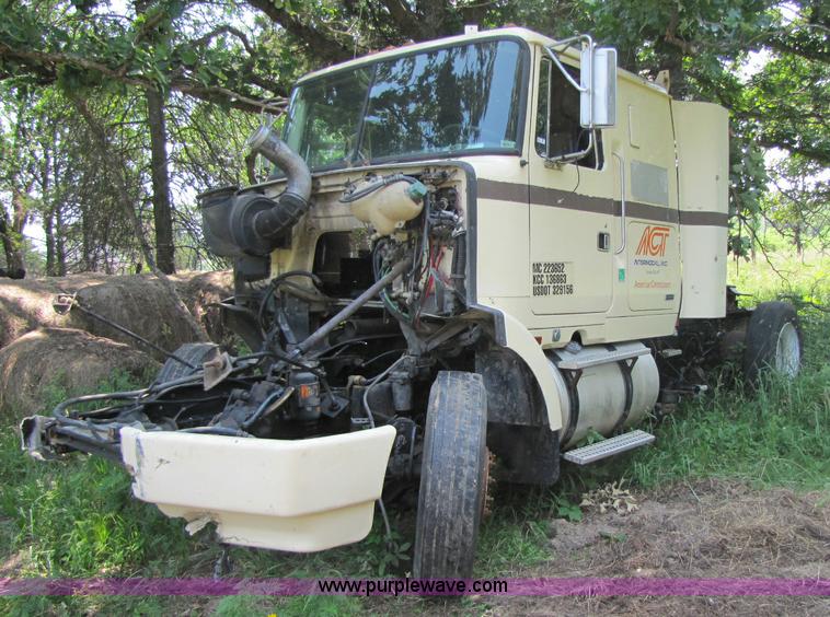 image for item 8278 1994 Volvo WIA semi truck cab and chassis