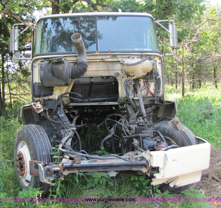 image for item 8278 1994 Volvo WIA semi truck cab and chassis