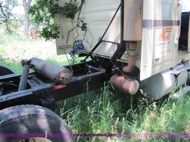 image for item 8278 1994 Volvo WIA semi truck cab and chassis