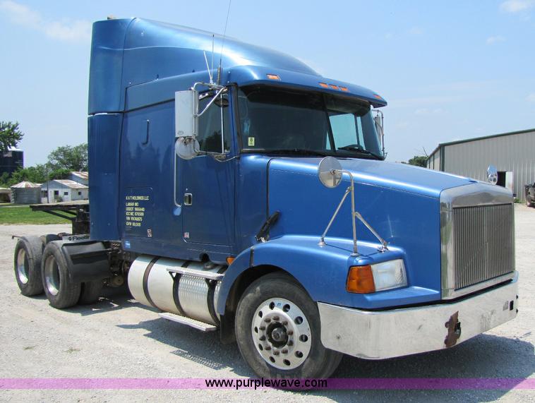 image for item 8279 1997 Volvo WIA semi truck