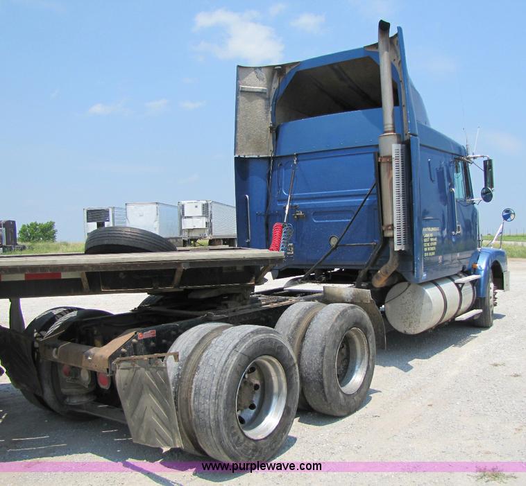 image for item 8279 1997 Volvo WIA semi truck