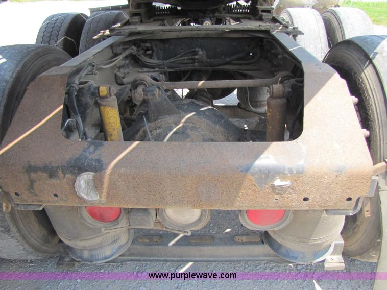 image for item 8279 1997 Volvo WIA semi truck