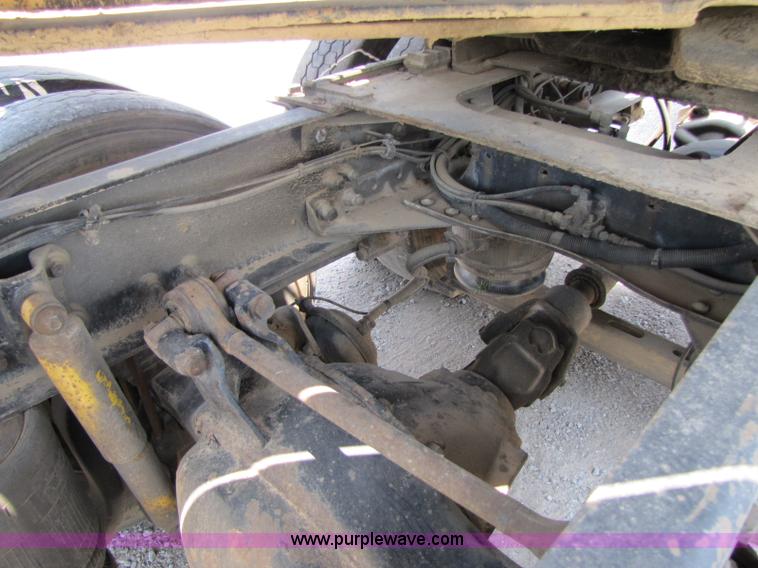 image for item 8279 1997 Volvo WIA semi truck