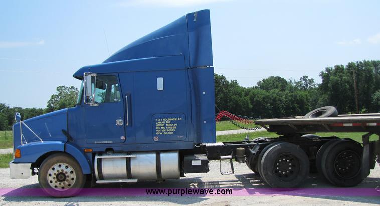 image for item 8279 1997 Volvo WIA semi truck