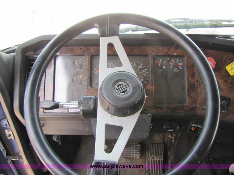 image for item 8279 1997 Volvo WIA semi truck