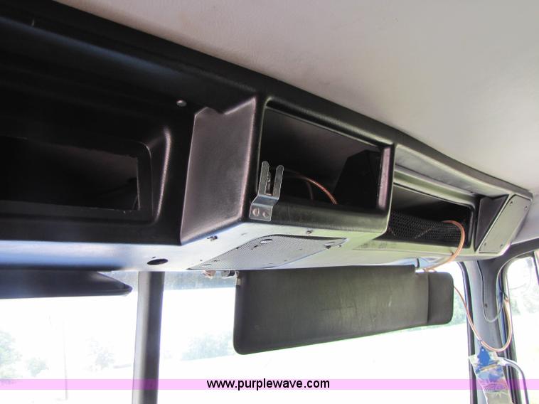 image for item 8279 1997 Volvo WIA semi truck