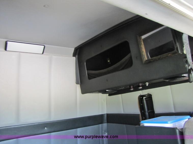 image for item 8279 1997 Volvo WIA semi truck