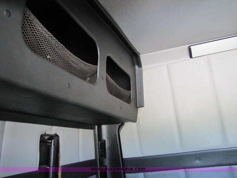 image for item 8279 1997 Volvo WIA semi truck