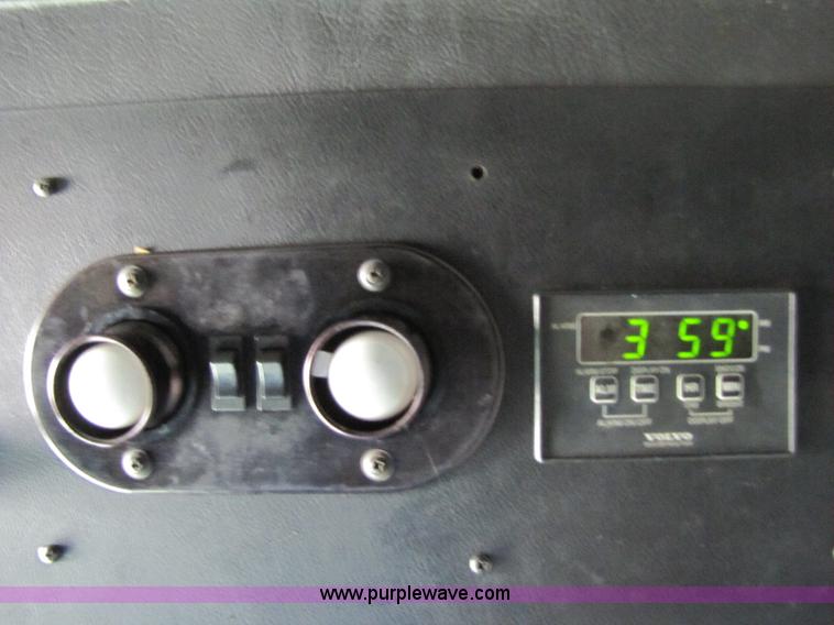 image for item 8279 1997 Volvo WIA semi truck