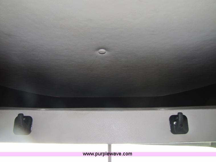 image for item 8279 1997 Volvo WIA semi truck