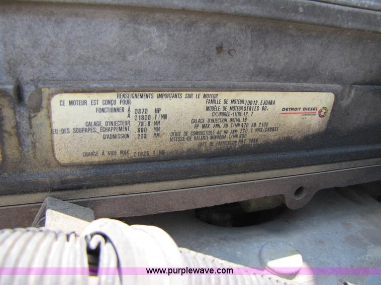 image for item 8279 1997 Volvo WIA semi truck