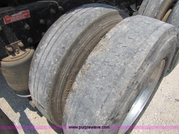 image for item 8279 1997 Volvo WIA semi truck