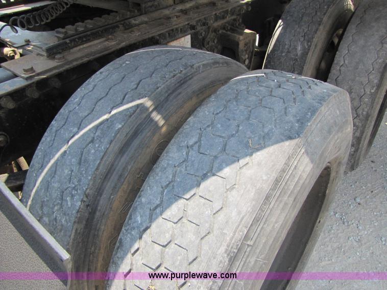 image for item 8279 1997 Volvo WIA semi truck